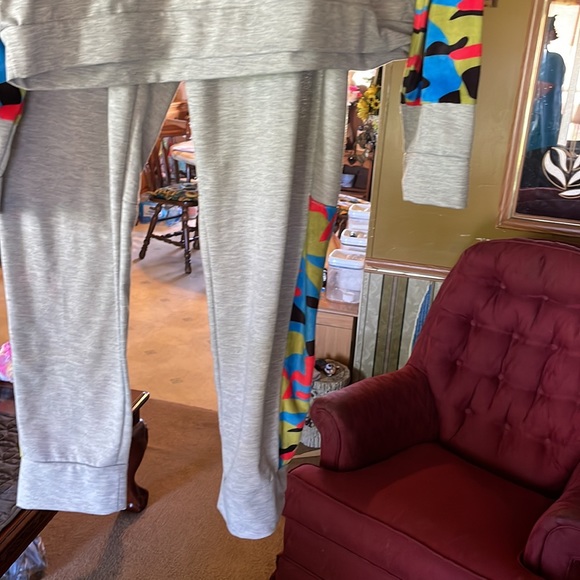 The North Face outfit.. wore 1 time.no stains or rips or tears or make an offer - Picture 2 of 6